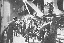 Nothelfer betreiben ein Berliner Kraftwerk, Herbst 1919