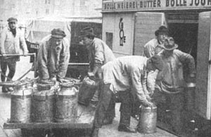 Notstandsarbeiten in der bestreikten Berliner Großmolkerei Bolle, März 1925